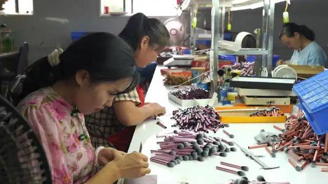 业：拼多多订单助力宝妈实现家门口就业梦pg模拟器电脑版鹿邑小刷子“刷”出大产(图2)