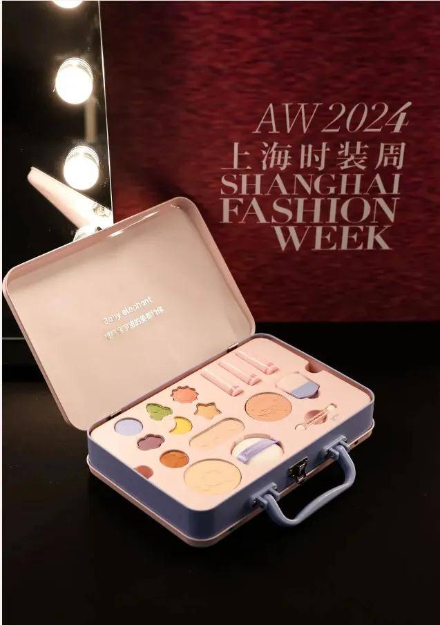 涨281%？儿童彩妆新洼地？｜2024套装报告pg电子模拟器唇部彩妆狂销119亿？素颜霜暴(图21)